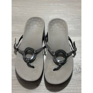 Vionic Metallic Strappy‎ Thong Sandals Women's Size 10 Silver Comfort Orthotic